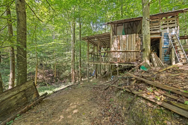 $219,900 | 225 Dale Richardson Lane, Gainesboro, TN 38562