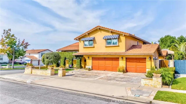 $1,560,000 | 5901 East Firenze Crescent, Anaheim Hills, CA 92807