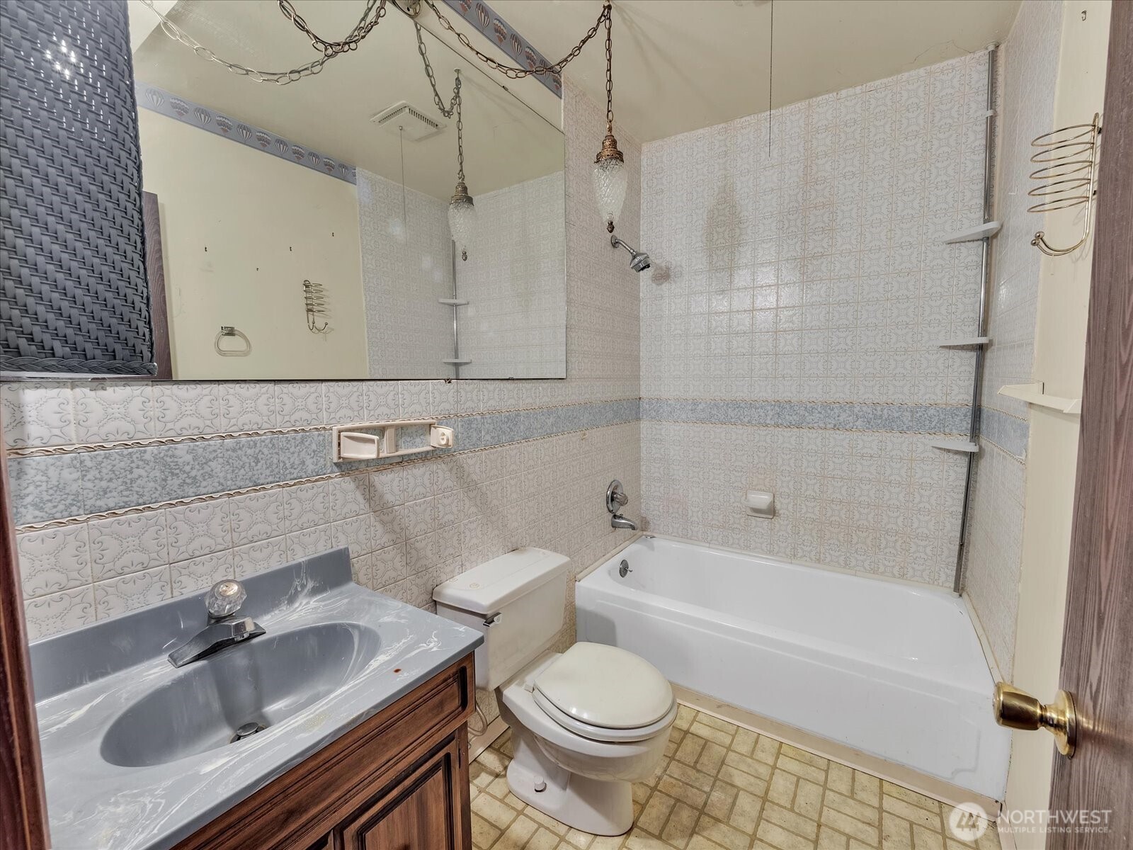 2523 23rd Avenue South Seattle, WA 98144 - Photo 20 of 29 a bathroom with a sink toilet and shower