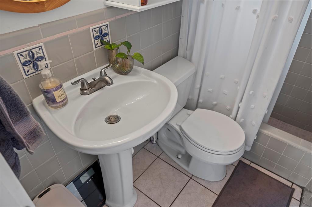 5829 Hayes Street Hollywood, FL 33021 - Photo 33 of 35