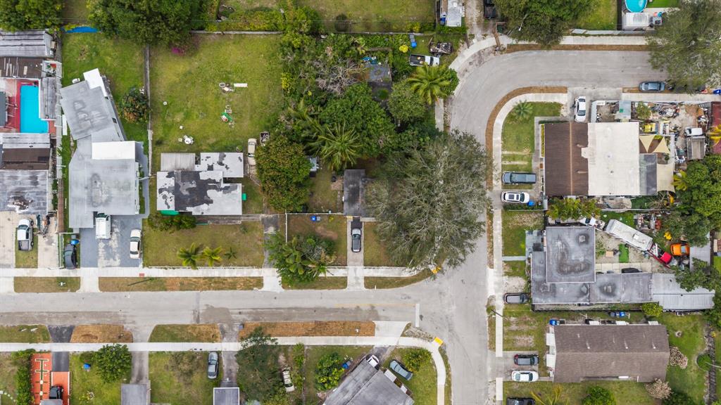 5829 Hayes Street Hollywood, FL 33021 - Photo 8 of 35