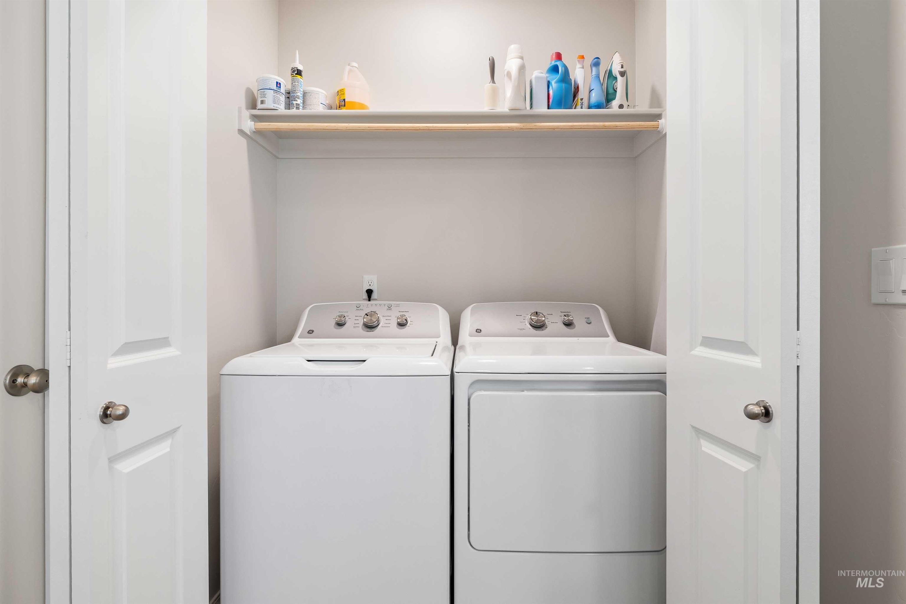 1603 Kenyon Mdw Street Twin Falls, ID 83301 - Photo 19 of 34 Laundry area with separate washer and dryer