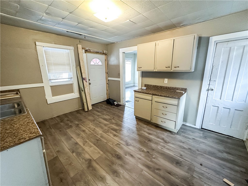 48 2nd Street Rochester, NY 14605 - Photo 4 of 8