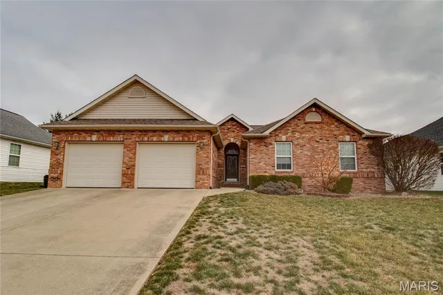 $304,760 | 4627 Wisteria Drive, Alton, IL 62002