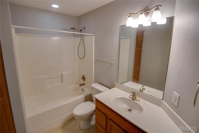 $304,760 | 4627 Wisteria Drive, Alton, IL 62002