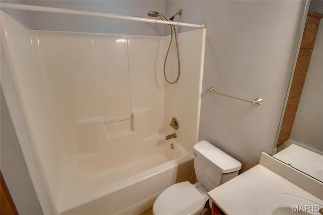 $304,760 | 4627 Wisteria Drive, Alton, IL 62002