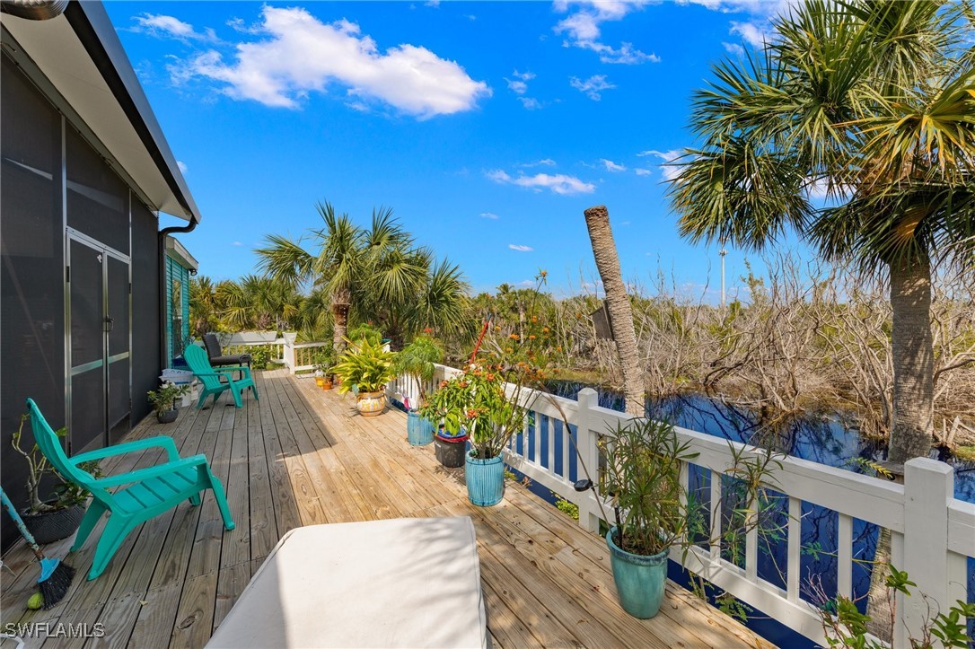 838-840 Rabbit Road Sanibel, FL 33957 - Photo 17 of 38 a view of balcony with furniture