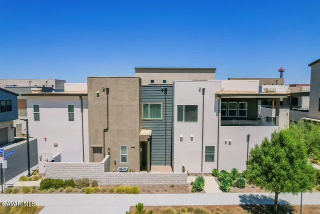 $699,000 | 27504 Illumination Court, Valencia, CA 91381