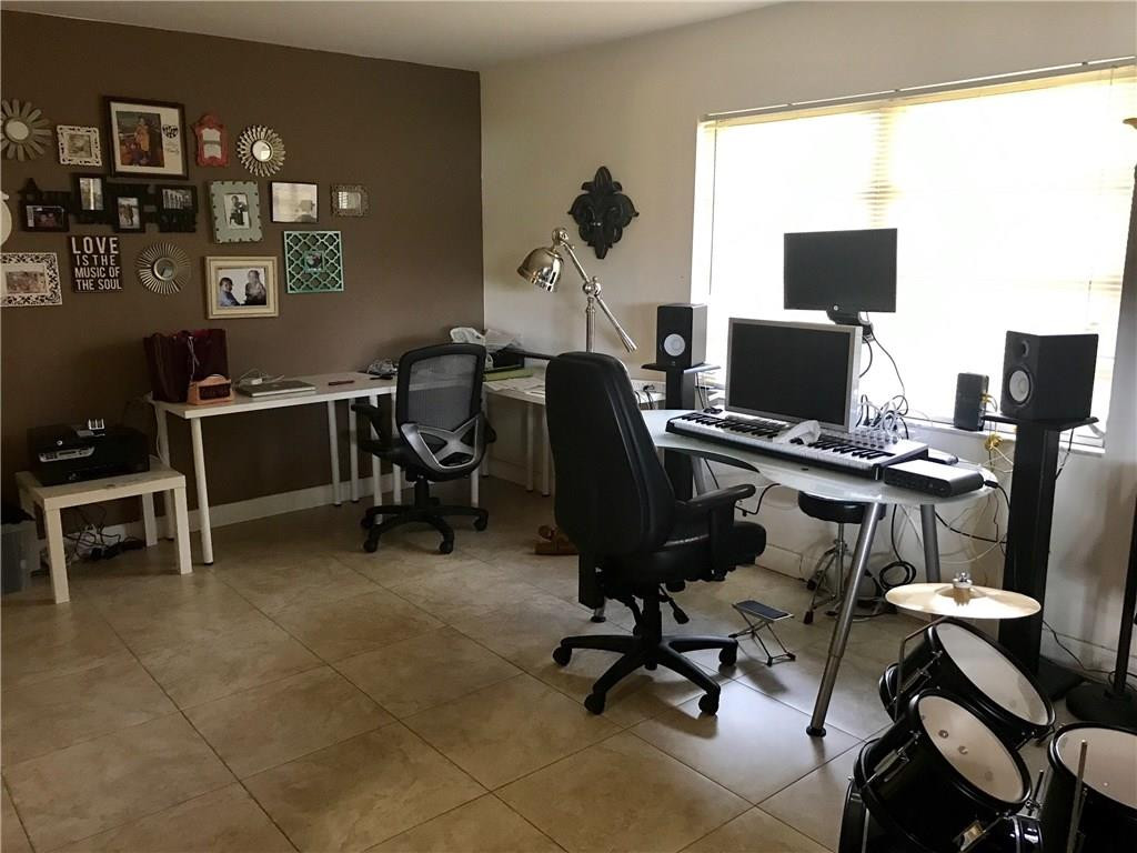 10331 Southwest 20th Street, Unit 10331 Miami, FL 33165 - Photo 4 of 11 Photo 4