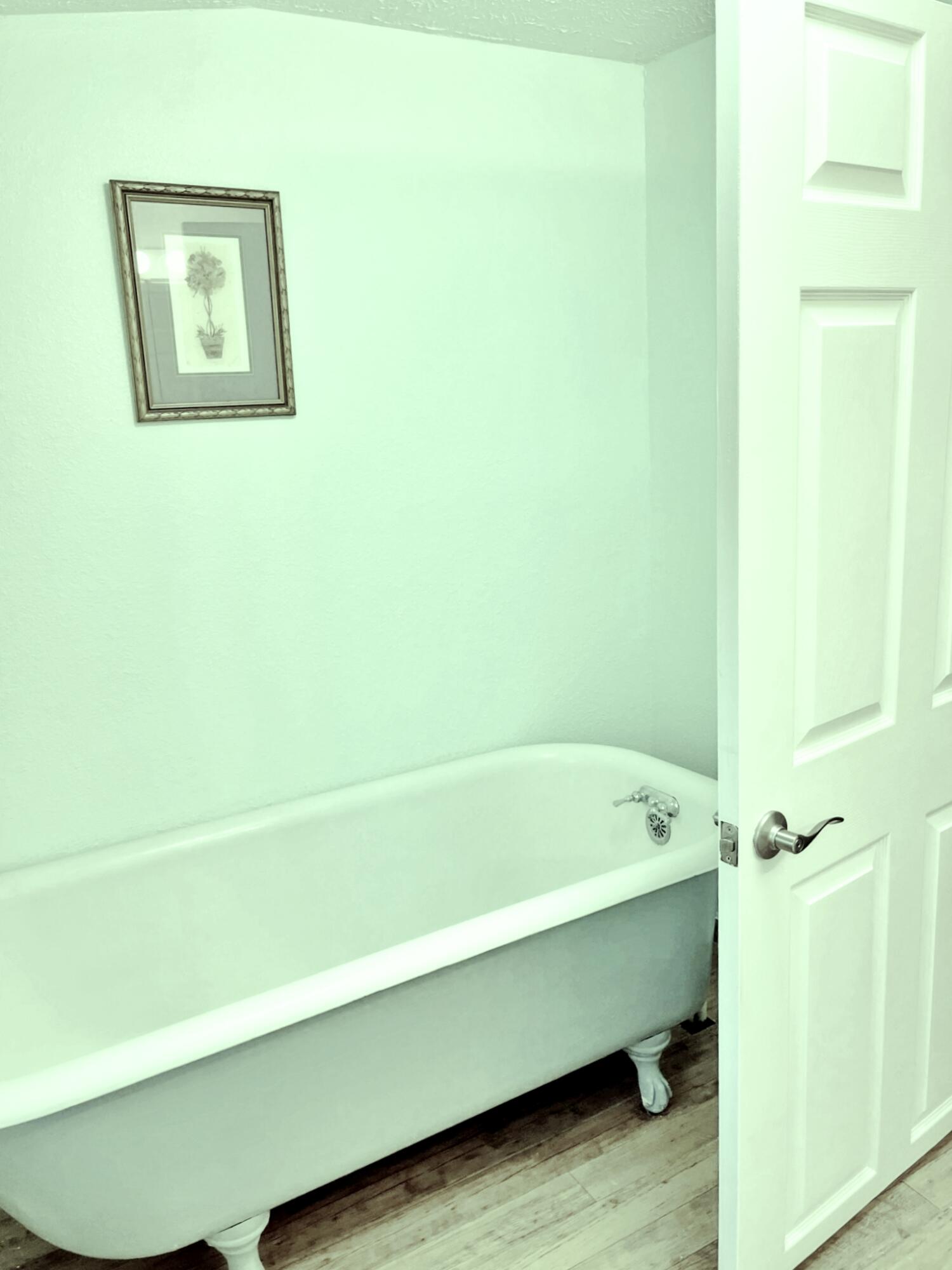 7306 Chicksaw Road Wise, VA 24293 - Photo 14 of 33 SOAKING TUB