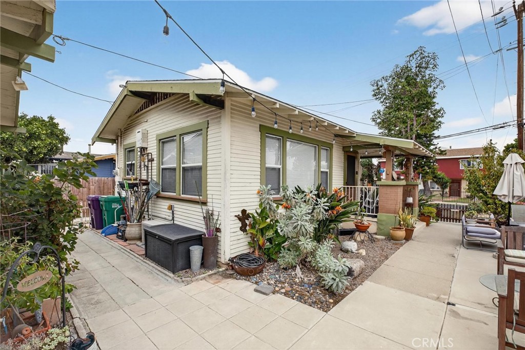 1524 East Hellman Street Long Beach, CA 90813 - Photo 4 of 33 a patio with table and chairs and potted plants