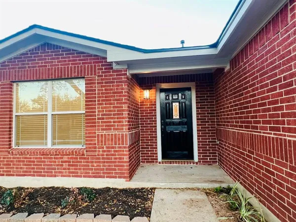 $2,000 | 137 Salado Drive, Kyle, TX 78640