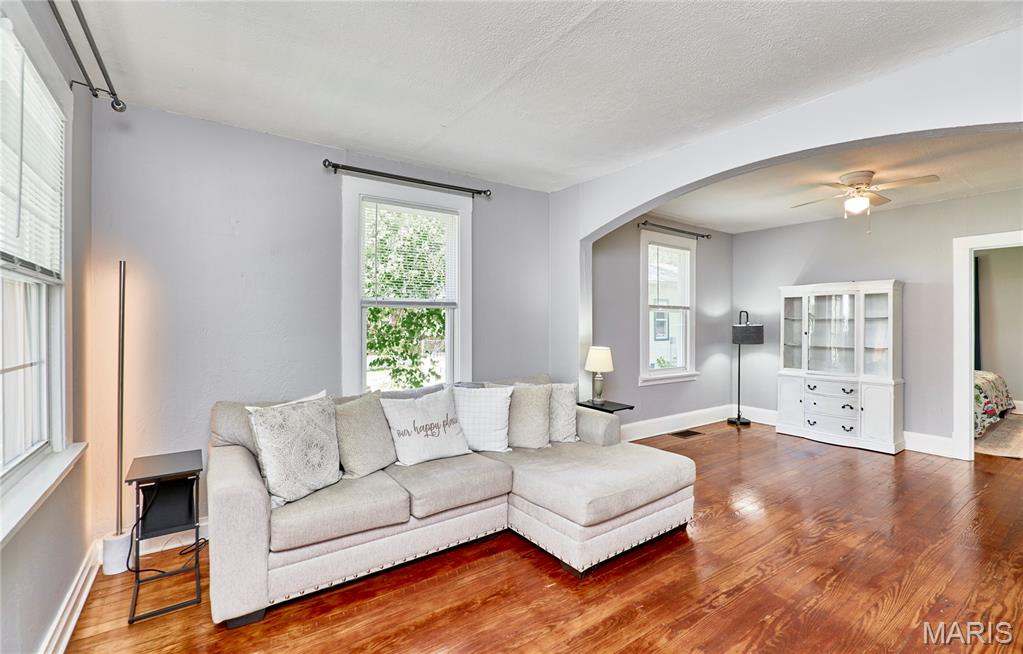 8615 MacKenzie Road St. Louis, MO 63123 - Photo 8 of 28 Gallery Image 8