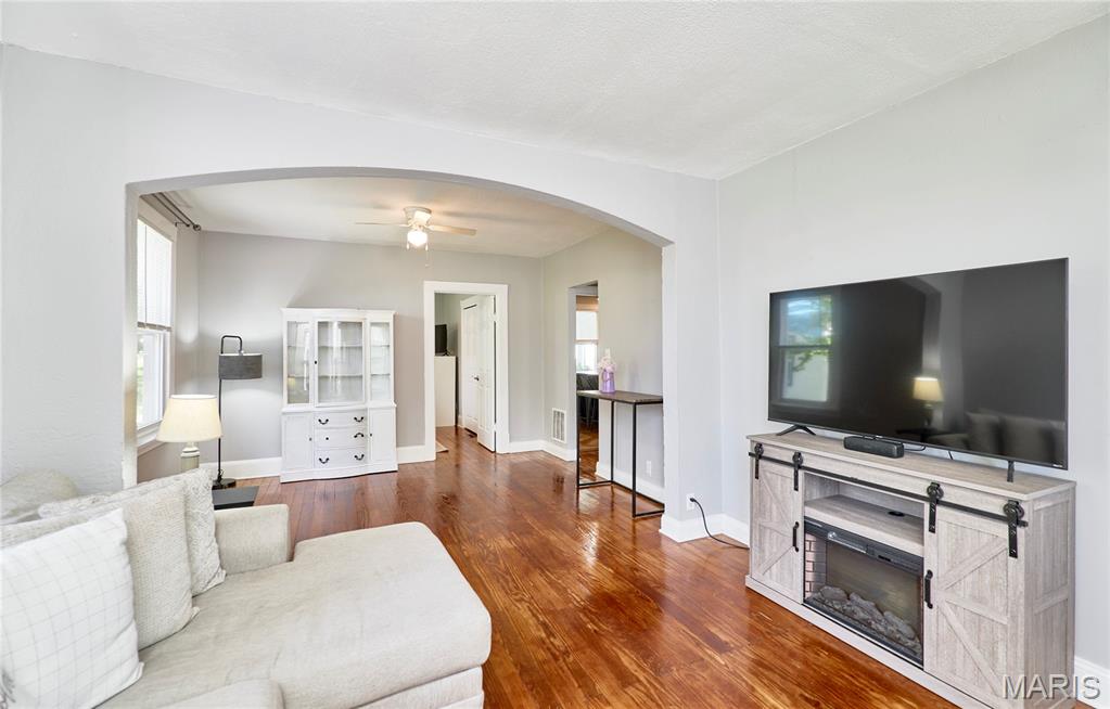 8615 MacKenzie Road St. Louis, MO 63123 - Photo 9 of 28 Gallery Image 9