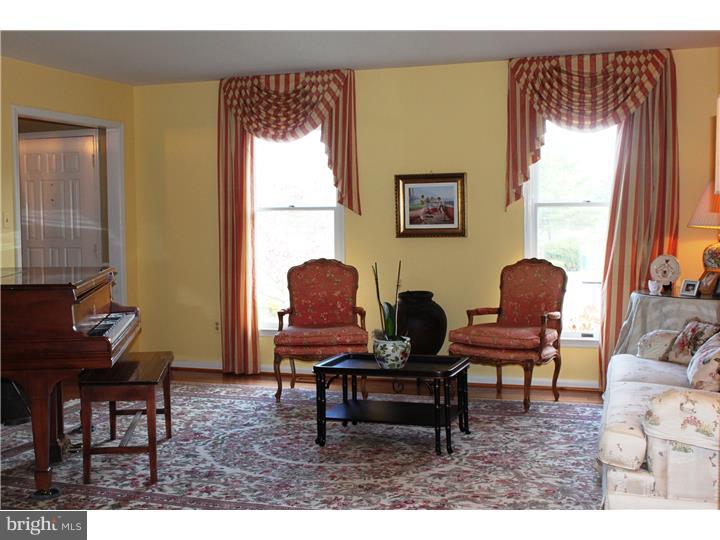 798 Tory Hollow Road Berwyn, PA 19312 - Photo 9 of 25 Living Room