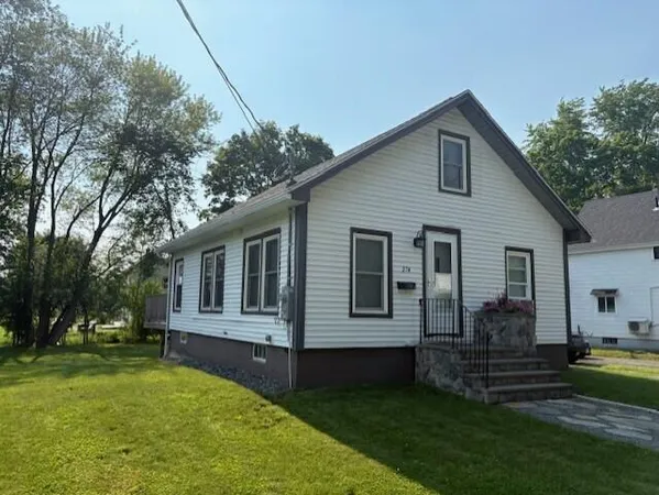 $299,900 | 274 Parkview Avenue, Bangor, ME 04401