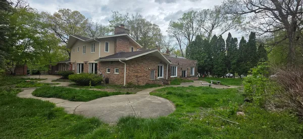 $700,000 | 188 North Bloomingdale Road, Bloomingdale, IL 60108