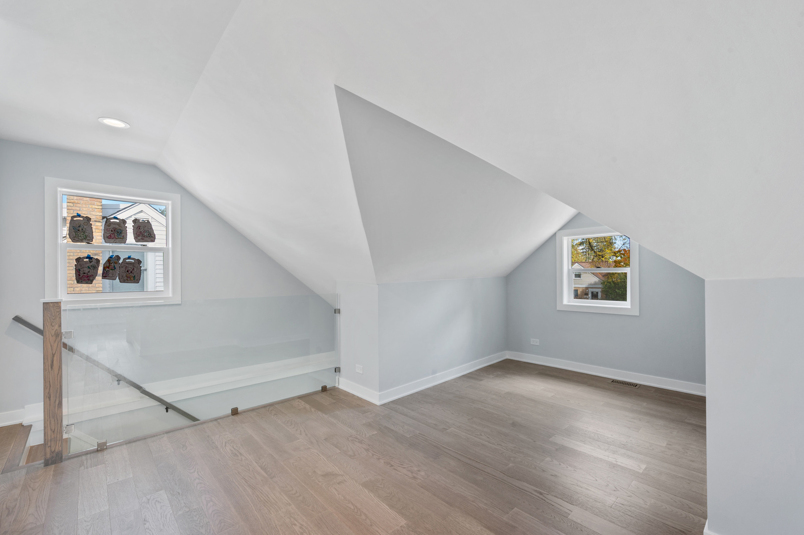 406 North Elm Street Mount Prospect, IL 60056 - Photo 22 of 28 an empty room with windows