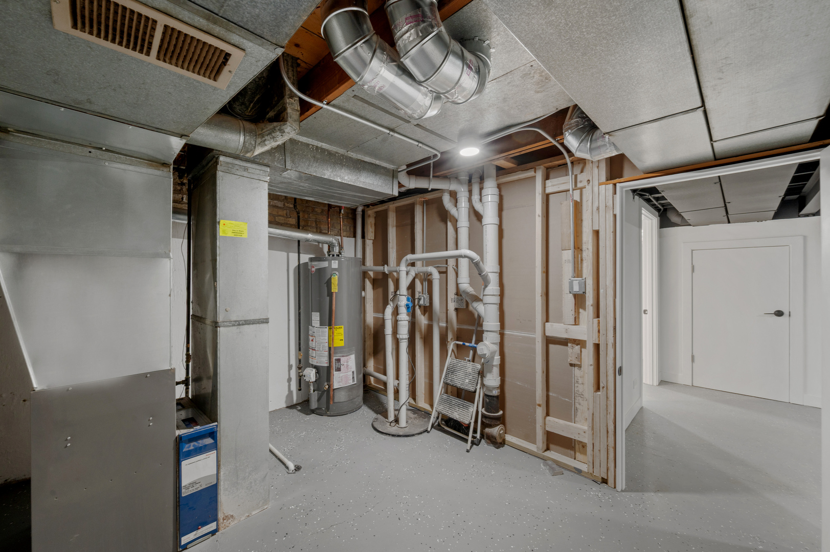 406 North Elm Street Mount Prospect, IL 60056 - Photo 26 of 28 a view of a room with gym equipment