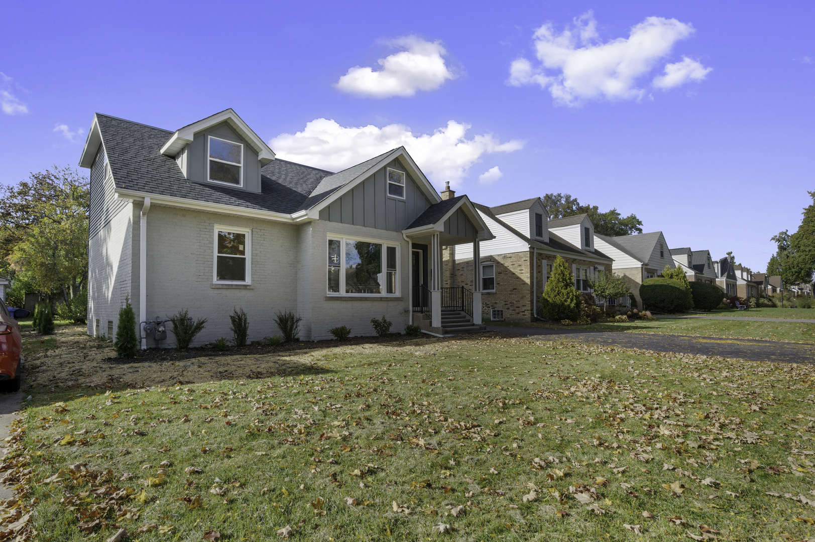 406 North Elm Street Mount Prospect, IL 60056 - Photo 5 of 28 a front view of a house with a yard