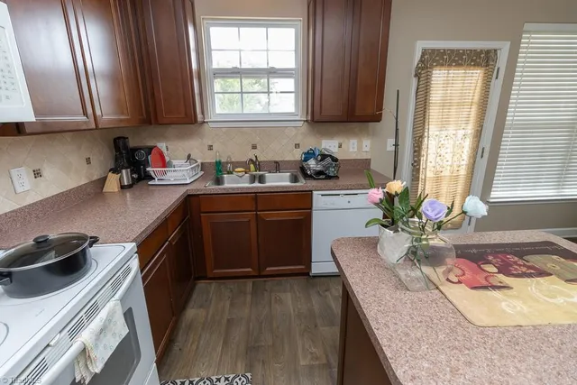 $279,900 | 3934 Tarrant Trace Circle, High Point, NC 27265