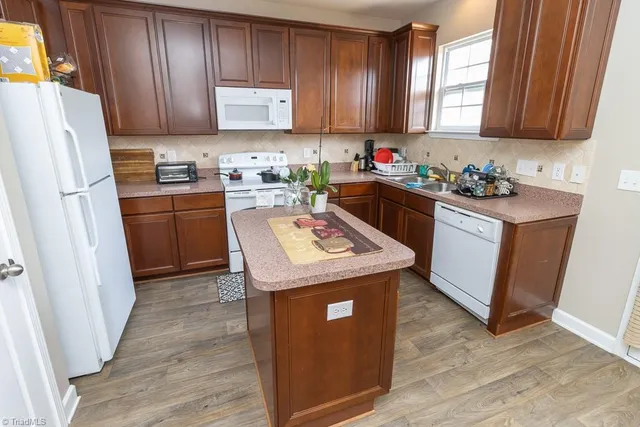 $279,900 | 3934 Tarrant Trace Circle, High Point, NC 27265