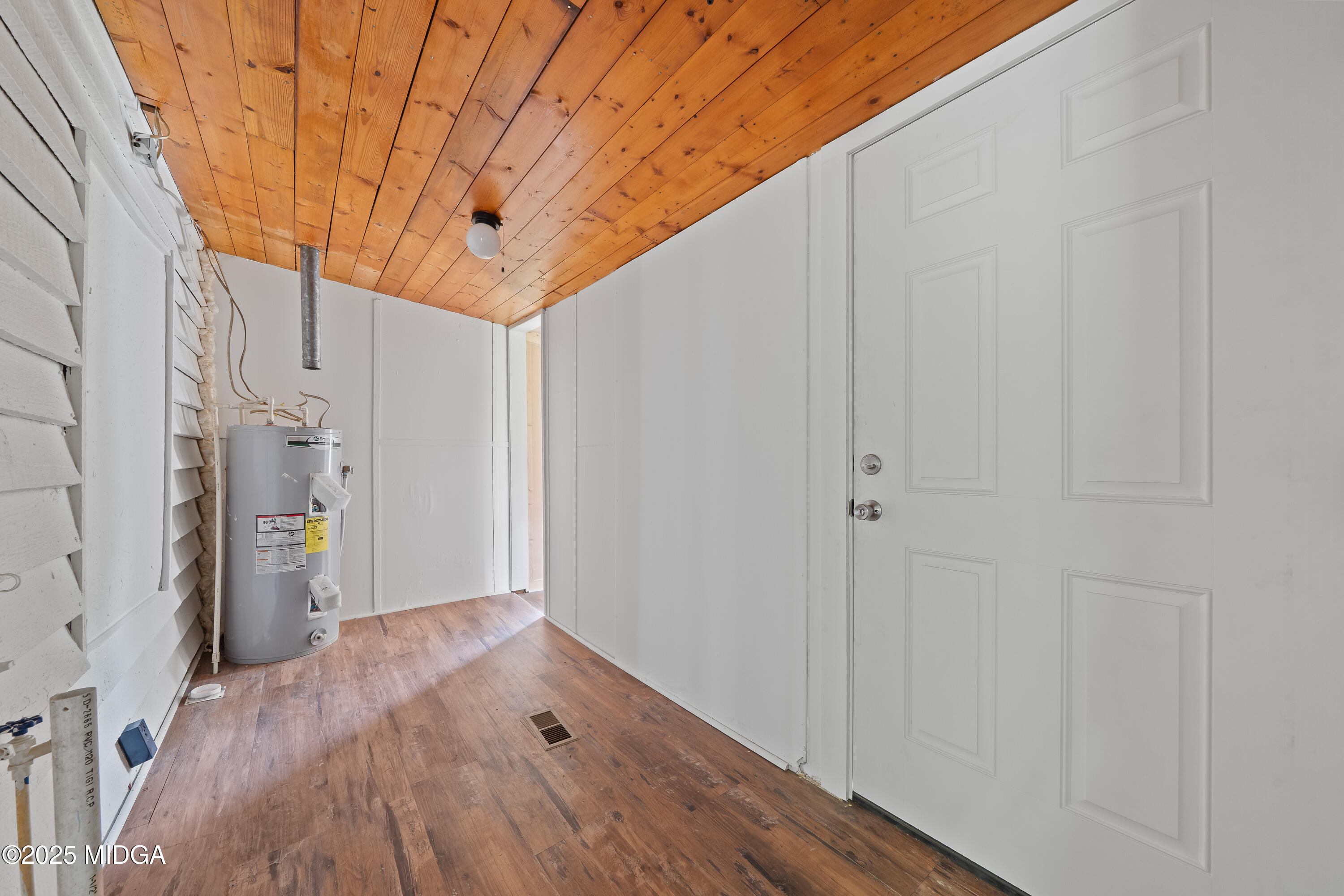 1512 Highway 22 Haddock, GA 31033 - Photo 18 of 32 a view of a backyard with wooden fence