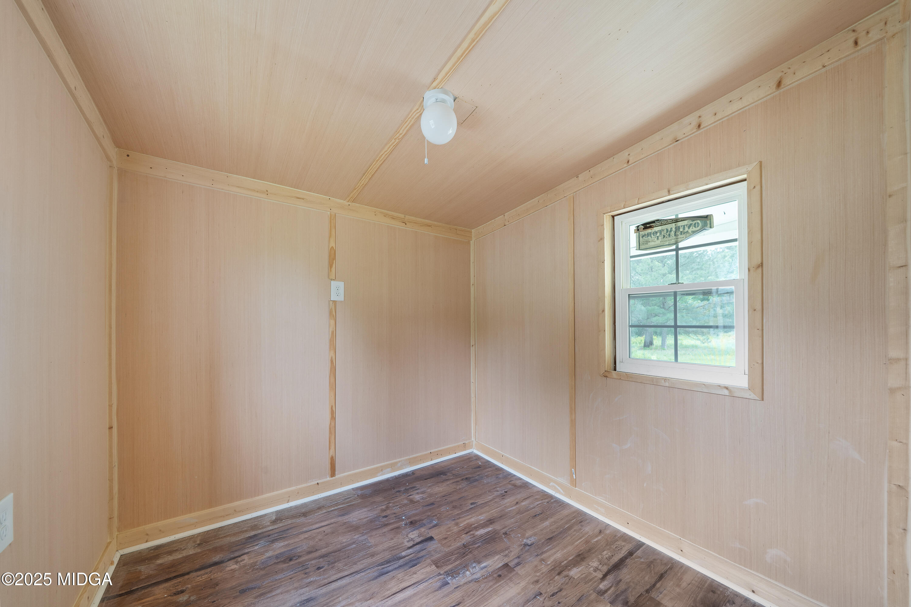 1512 Highway 22 Haddock, GA 31033 - Photo 20 of 32 an empty room with wooden floor and windows