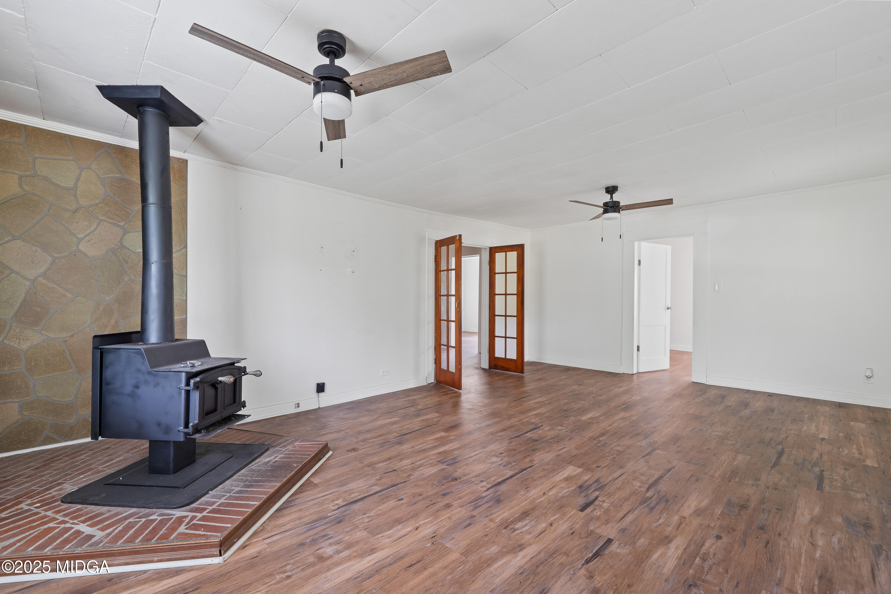 1512 Highway 22 Haddock, GA 31033 - Photo 6 of 32 a view of an empty room with a window