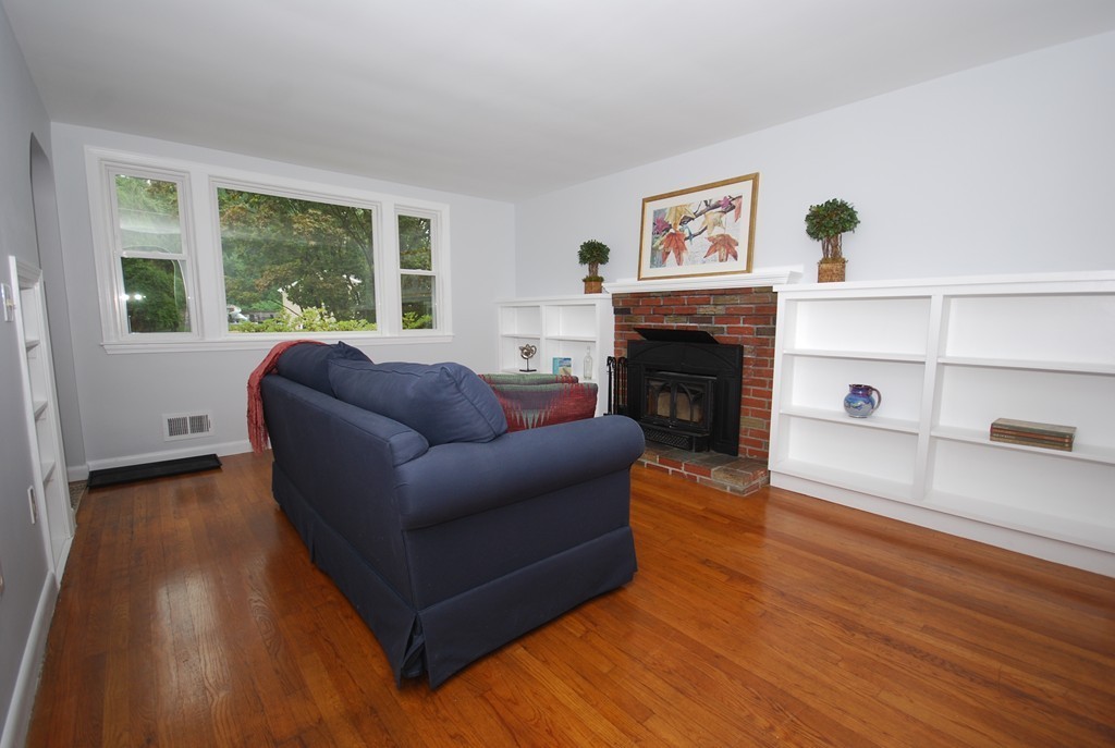 24 Dorset Road Holliston, MA 01746 - Photo 9 of 28 Gallery Image 9