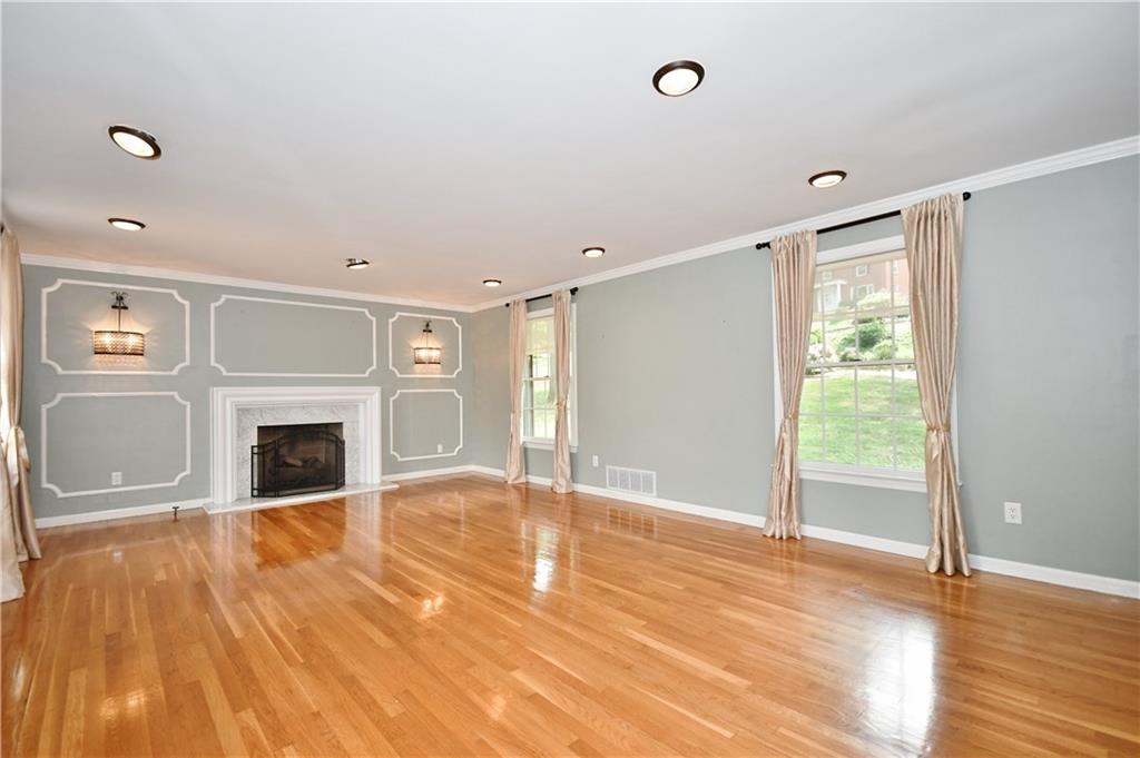 917 Old Hickory Road Pittsburgh, PA 15243 - Photo 3 of 25 Gallery Image 3
