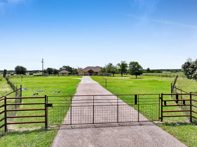 $800,000 | 301 Cr 253 Bertram Tx 78605, Bertram, TX 78605
