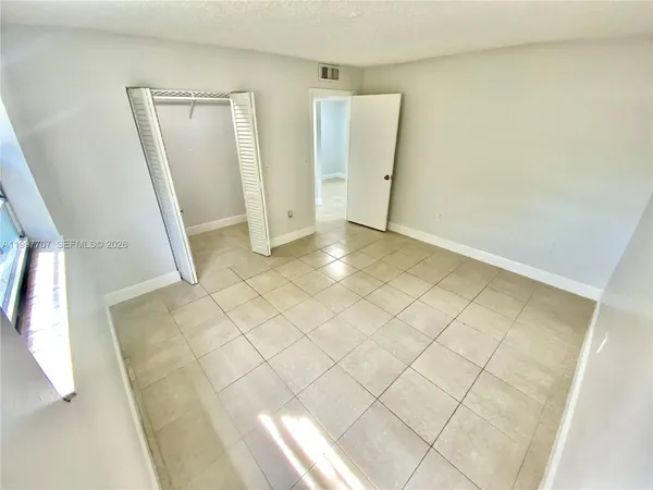 $1,675 | 400 Northeast 1st Street, Unit 206, Hallandale Beach, FL 33009