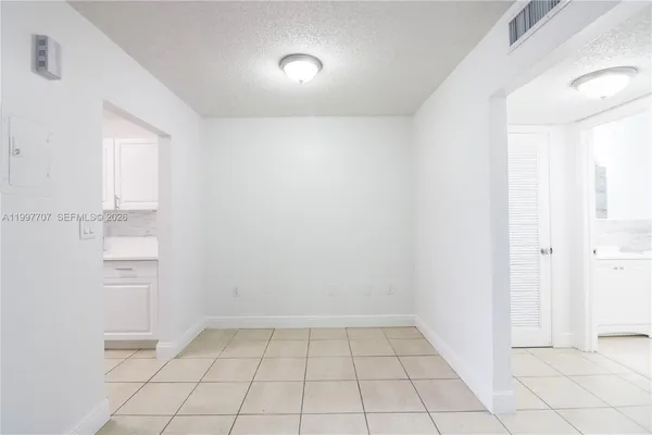$1,675 | 400 Northeast 1st Street, Unit 206, Hallandale Beach, FL 33009