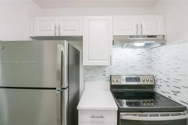 $1,675 | 400 Northeast 1st Street, Unit 206, Hallandale Beach, FL 33009