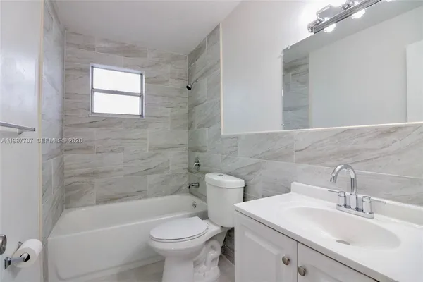 $1,675 | 400 Northeast 1st Street, Unit 206, Hallandale Beach, FL 33009