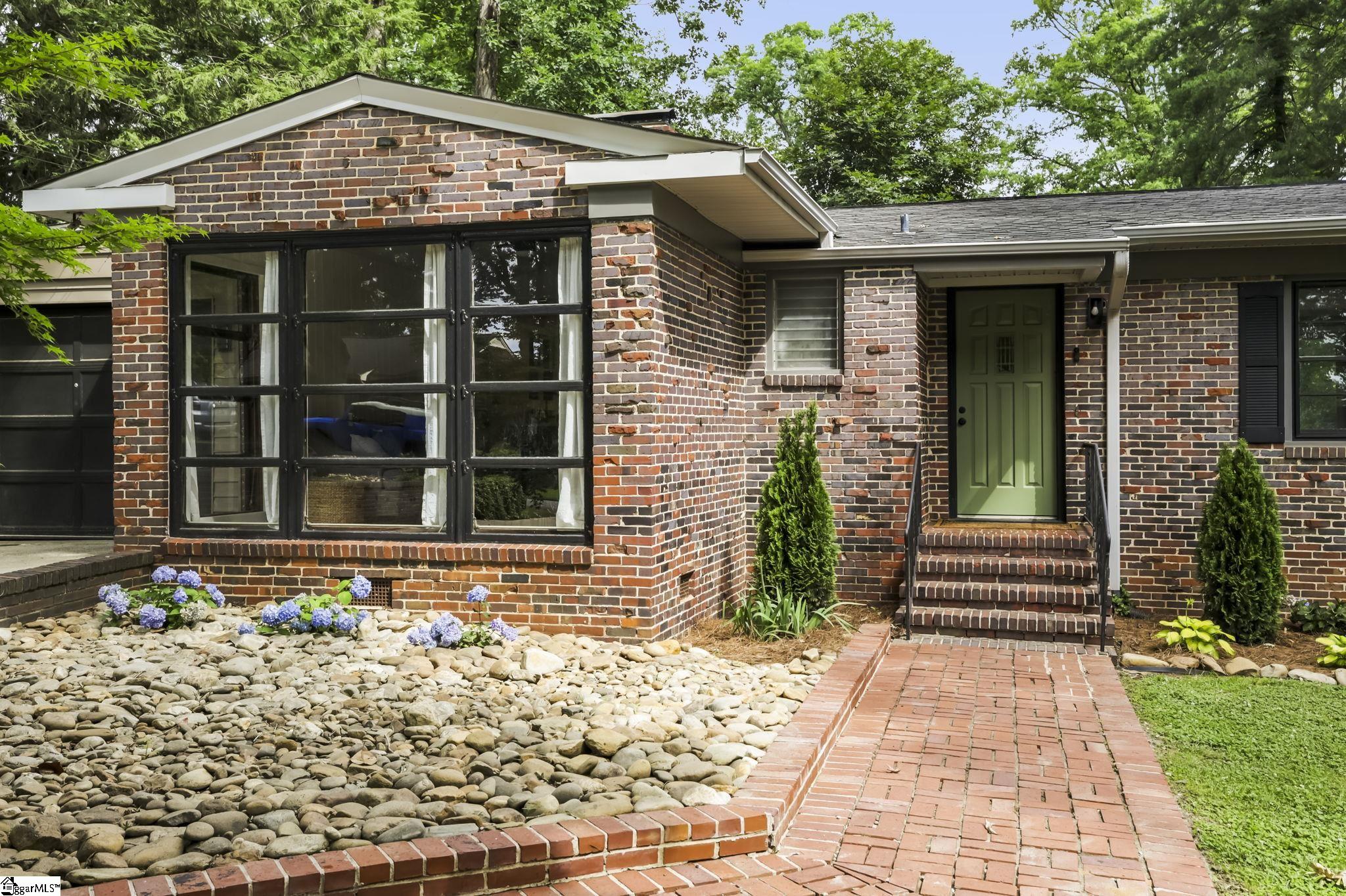 211 Grace Avenue Easley, SC 29640 - Photo 4 of 40