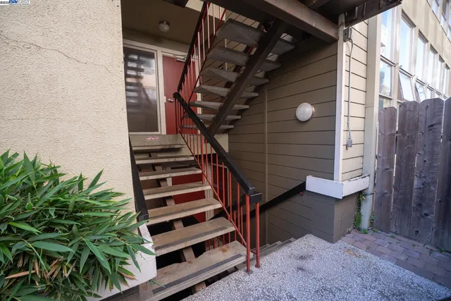 a view of entryway with a front door