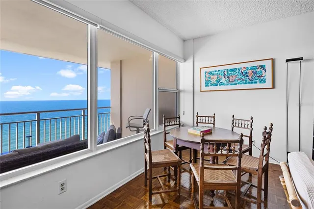 $9,000 | 601 Longboat Club Road, Unit 902S, Longboat Key, FL 34228