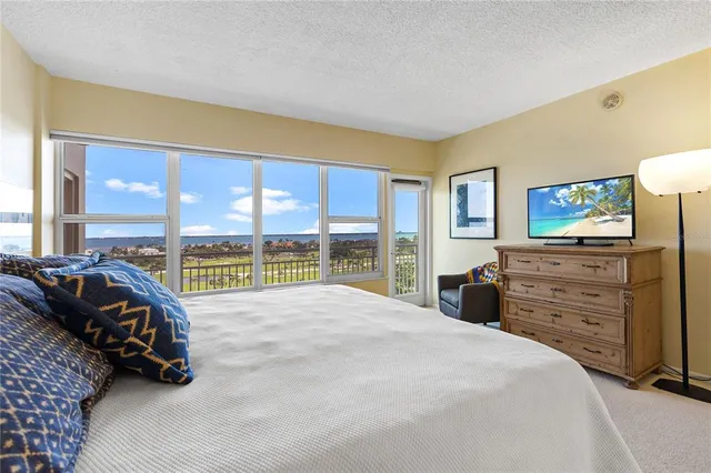 $9,000 | 601 Longboat Club Road, Unit 902S, Longboat Key, FL 34228