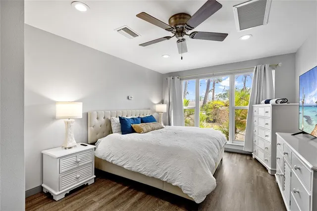 $9,000 | 601 Longboat Club Road, Unit 902S, Longboat Key, FL 34228