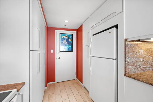 $9,000 | 601 Longboat Club Road, Unit 902S, Longboat Key, FL 34228