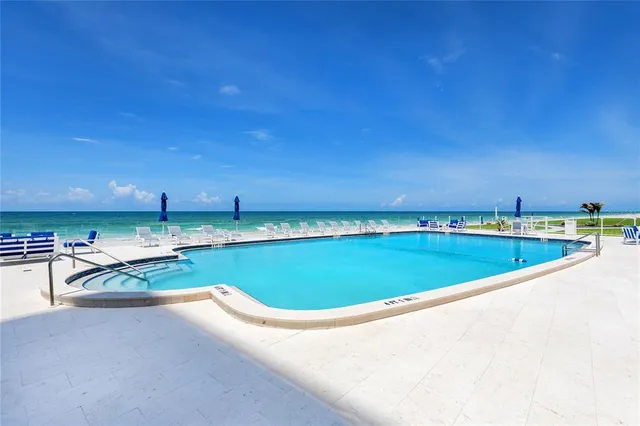 $9,000 | 601 Longboat Club Road, Unit 902S, Longboat Key, FL 34228