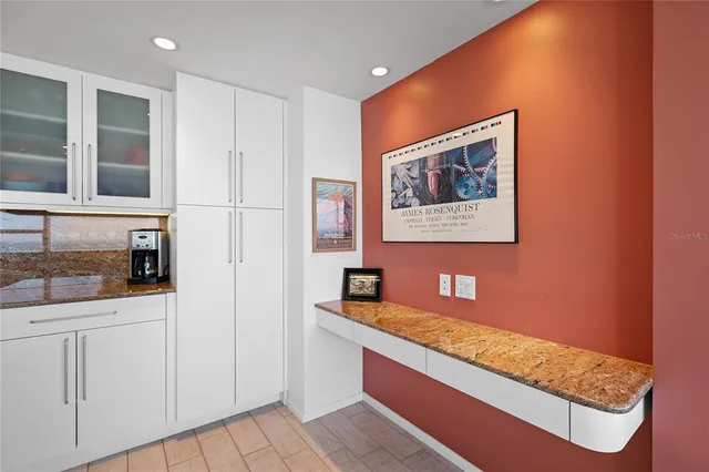 $9,000 | 601 Longboat Club Road, Unit 902S, Longboat Key, FL 34228