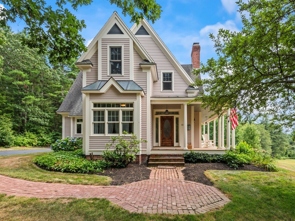 15 Stagecoach Road Princeton, MA 01541 - Photo 1 of 41 a front view of a house with garden