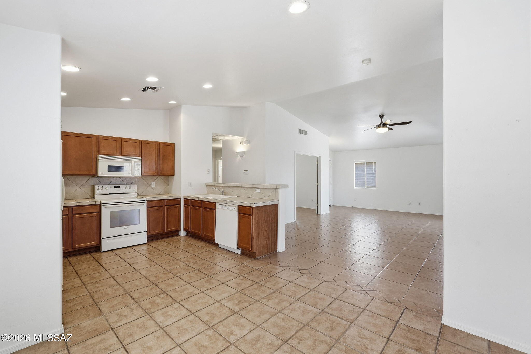 8435 East Bowline Road Tucson, AZ 85710 - Photo 20 of 42 017_ListerPros
