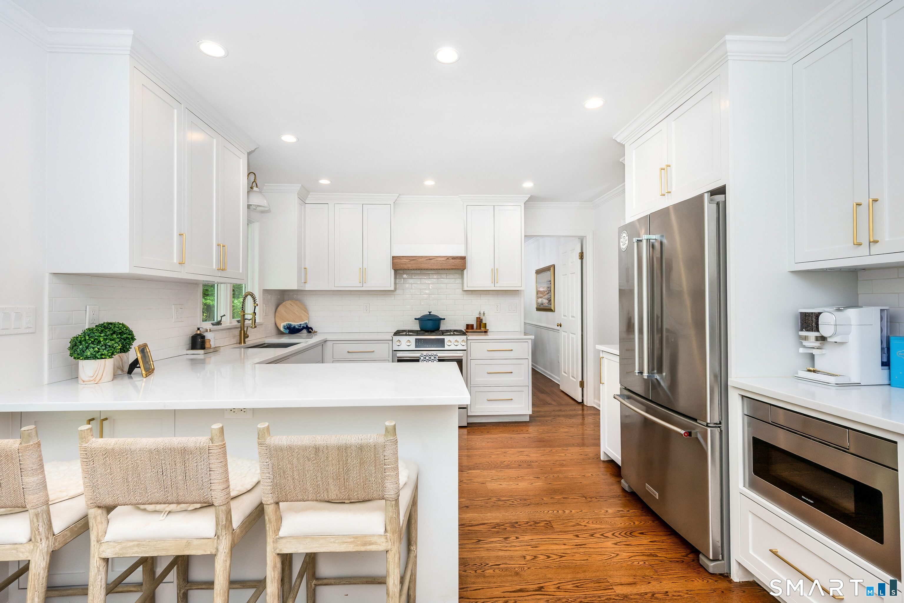 27 Point O Woods Road South Darien, CT 06820 - Photo 7 of 32 a kitchen with a refrigerator and a stove top oven