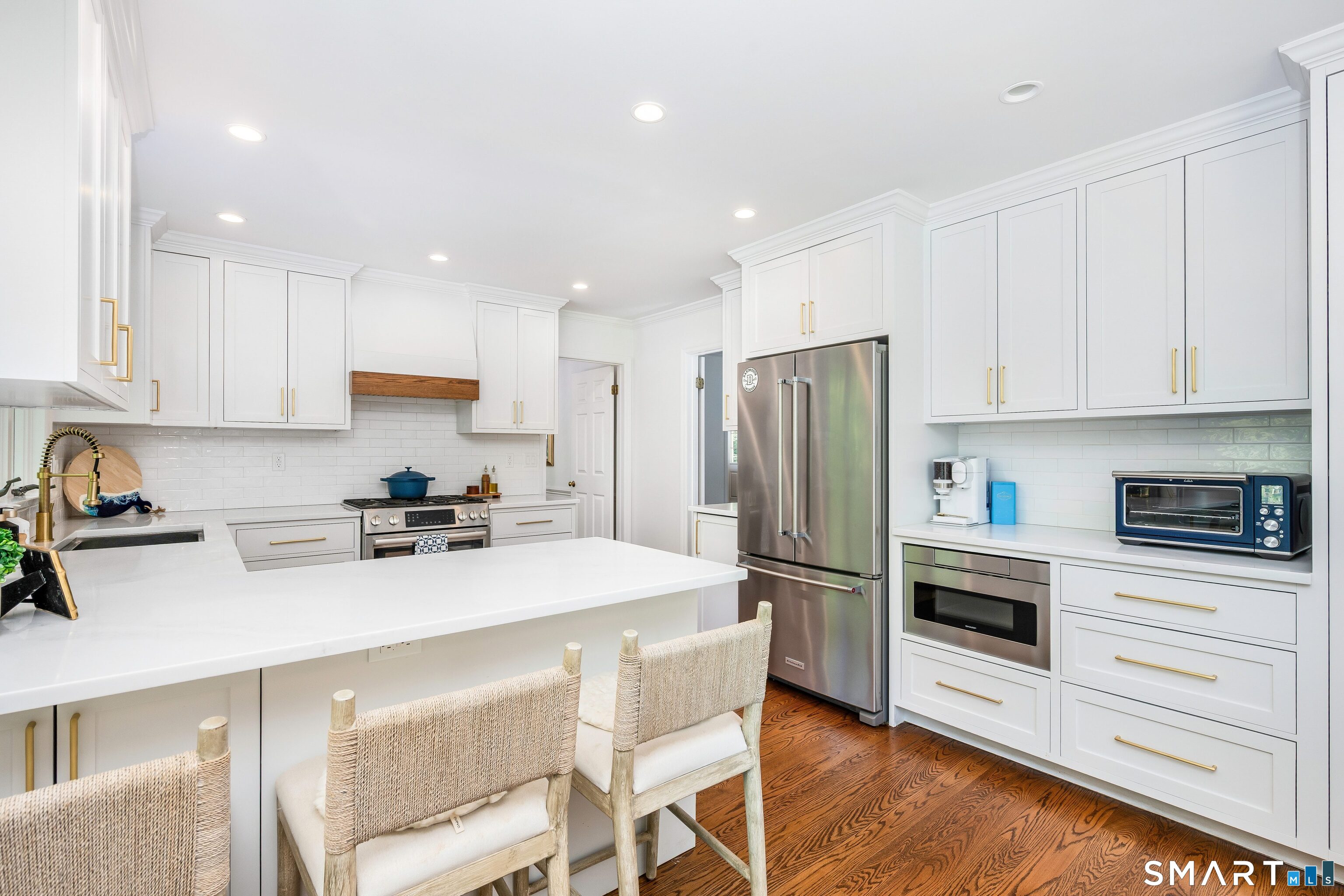 27 Point O Woods Road South Darien, CT 06820 - Photo 8 of 32 a kitchen with stainless steel appliances a refrigerator stove microwave and cabinets