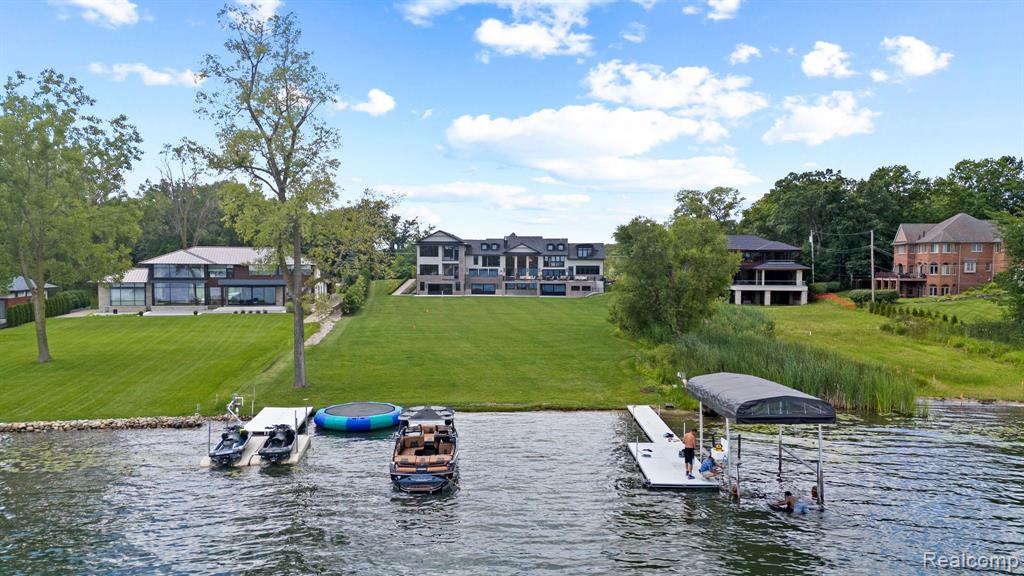 2575 Hiller Road West Bloomfield, MI 48324 - Photo 4 of 50 Gallery Image 4