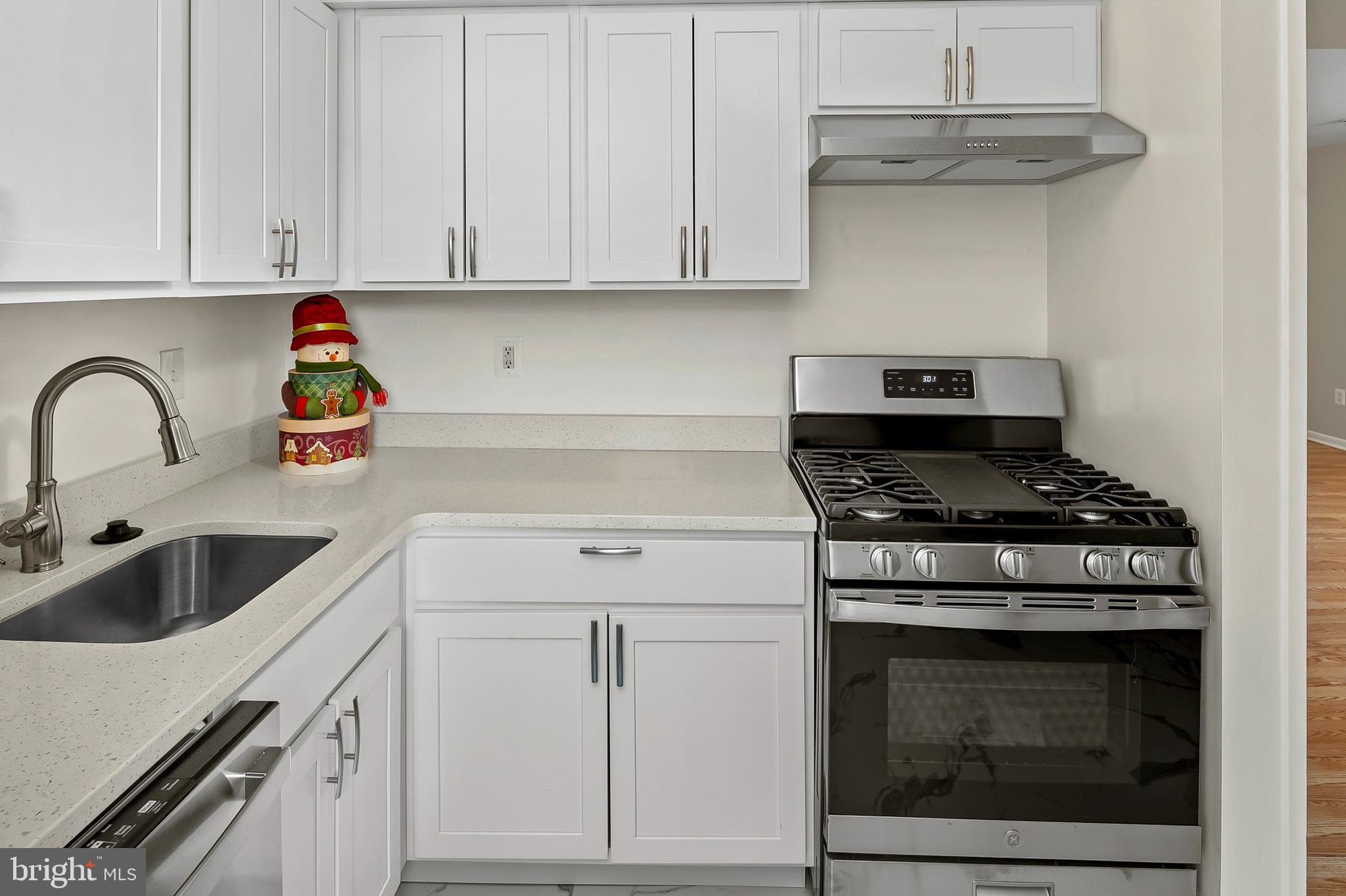 5870 Thunder Hill Road, Unit C2 Columbia, MD 21045 - Photo 7 of 23 a kitchen with granite countertop white cabinets and appliances